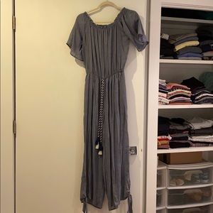 Off the shoulder lightweight jumper!